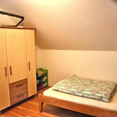 Mit Blick Auf Kremsmauer