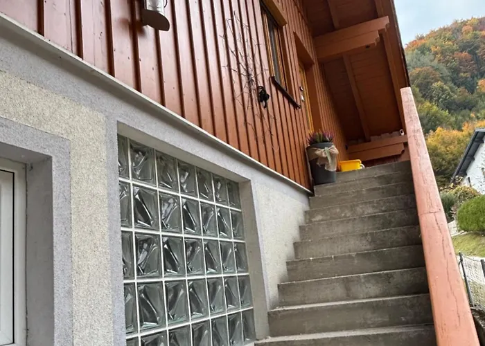 Mit Blick Auf Kremsmauer Hinterberg (Sudoststeiermark)